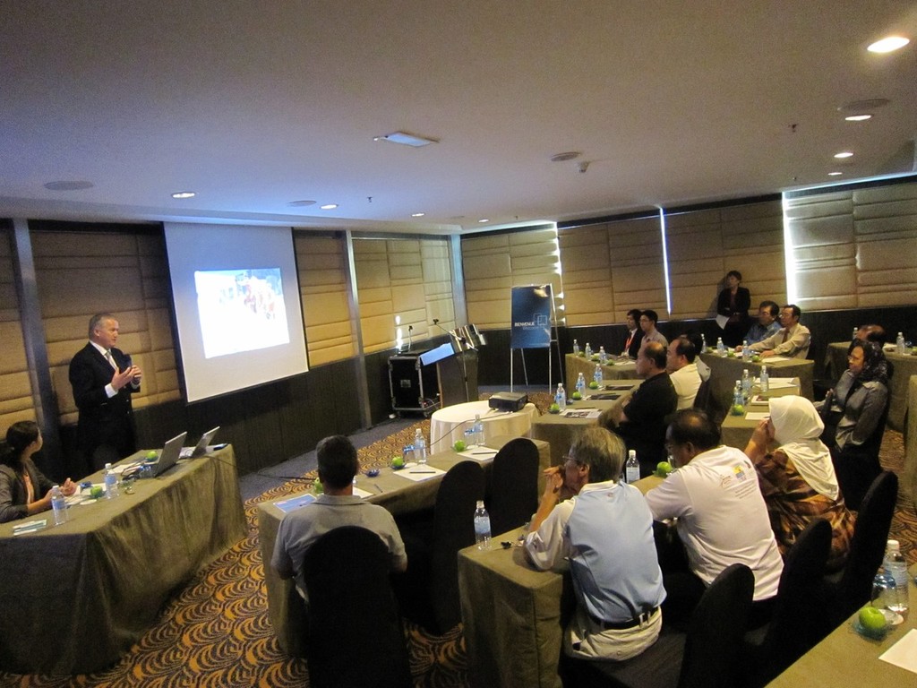 Peter made a presentation about YANMAR Racing activity for attendee of © YANMAR Racing . http://www.yanmar.co.jp/en/racing/